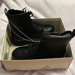 Target combat boots
